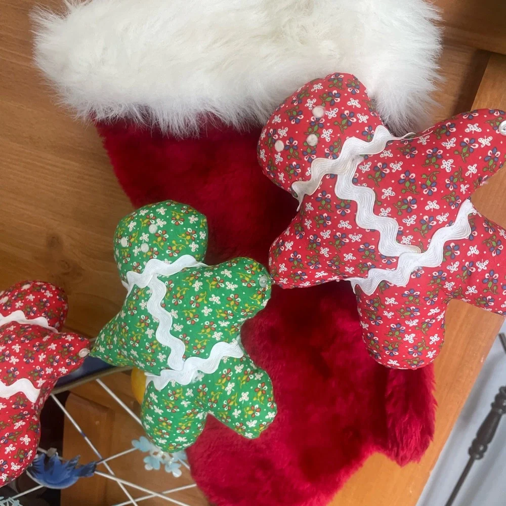 Vintage Handmade stuffed fabric Gingerbread men Holiday Garland with ribbon trim